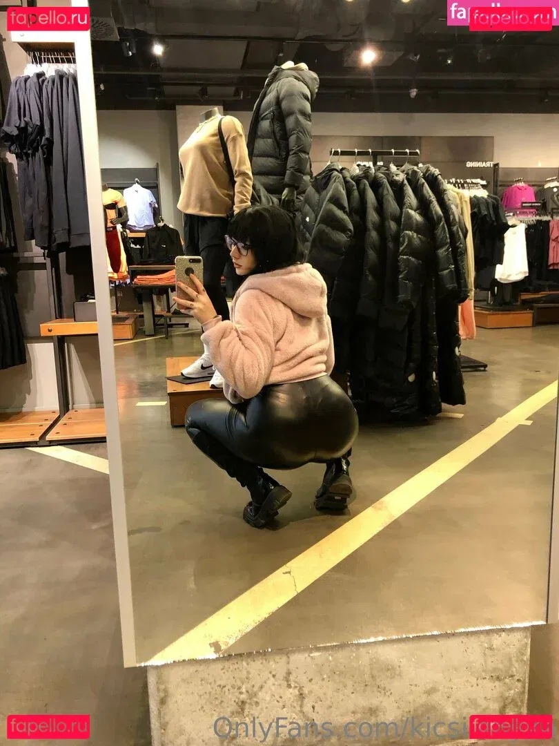 kicsilanyka Onlyfans Photo Gallery 