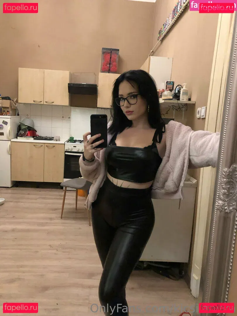 kicsilanyka Onlyfans Photo Gallery 