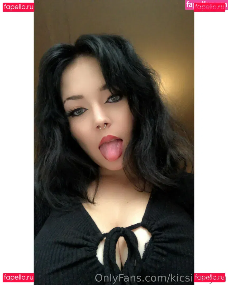 kicsilanyka Onlyfans Photo Gallery 