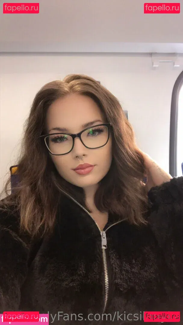 kicsilanyka Onlyfans Photo Gallery 