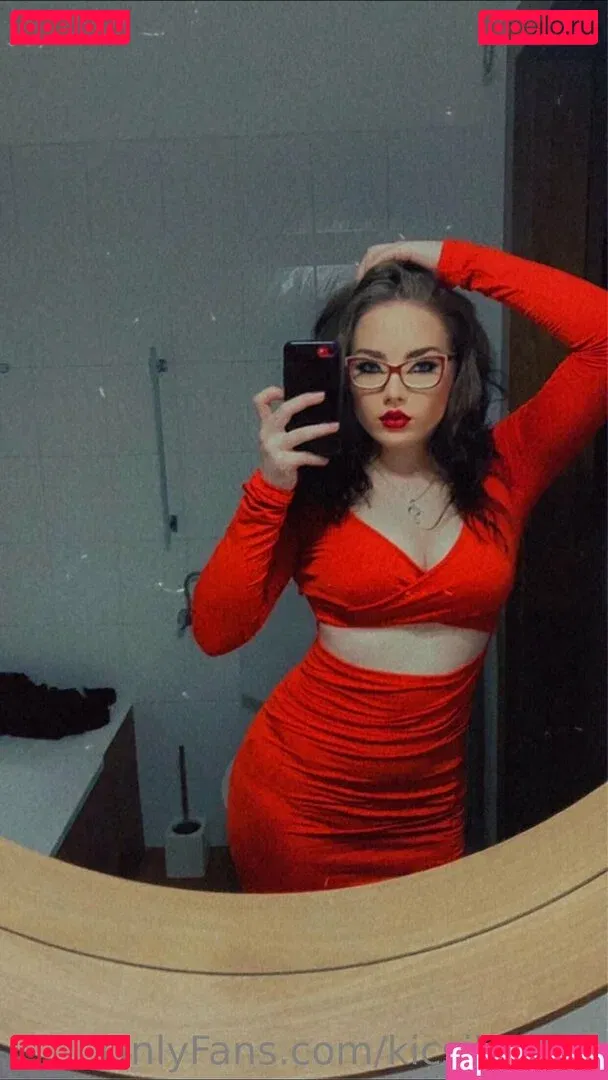 kicsilanyka Onlyfans Photo Gallery 