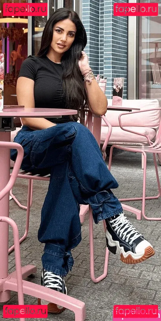 Dorra Zarrouk Onlyfans Photo Gallery 