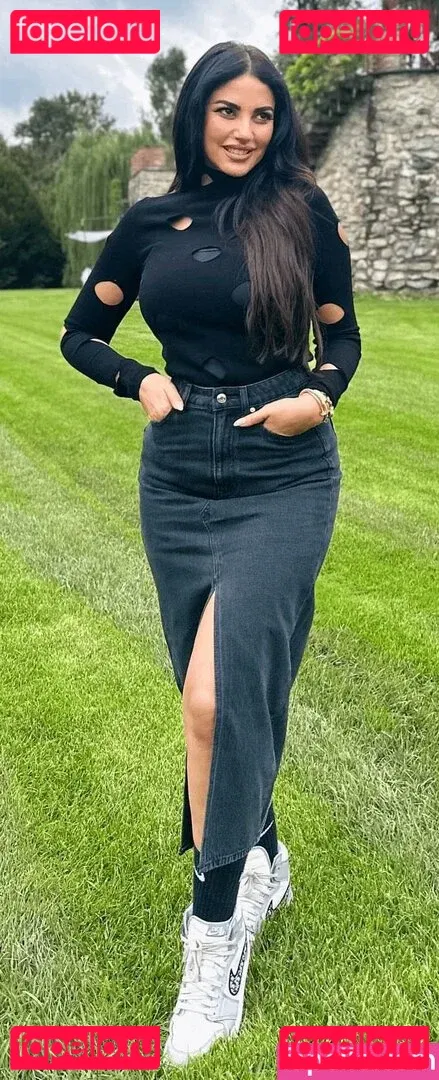 Dorra Zarrouk Onlyfans Photo Gallery 