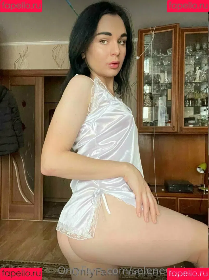 selenewhitee1 Onlyfans Photo Gallery 