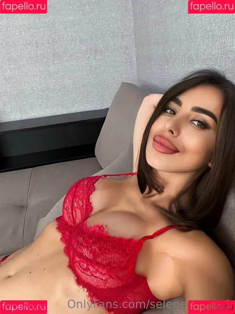 selenewhitee1 Onlyfans Photo Gallery 