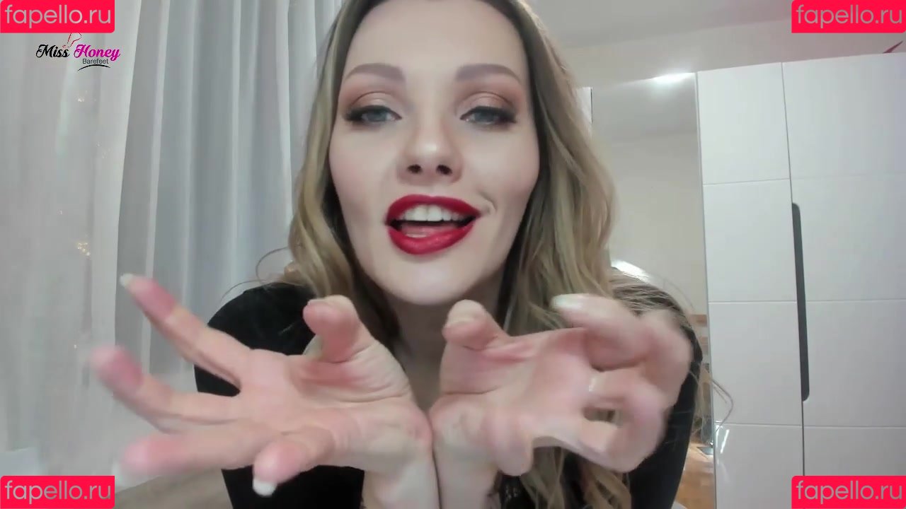 Miss Honey Barefeet Onlyfans Photo Gallery 