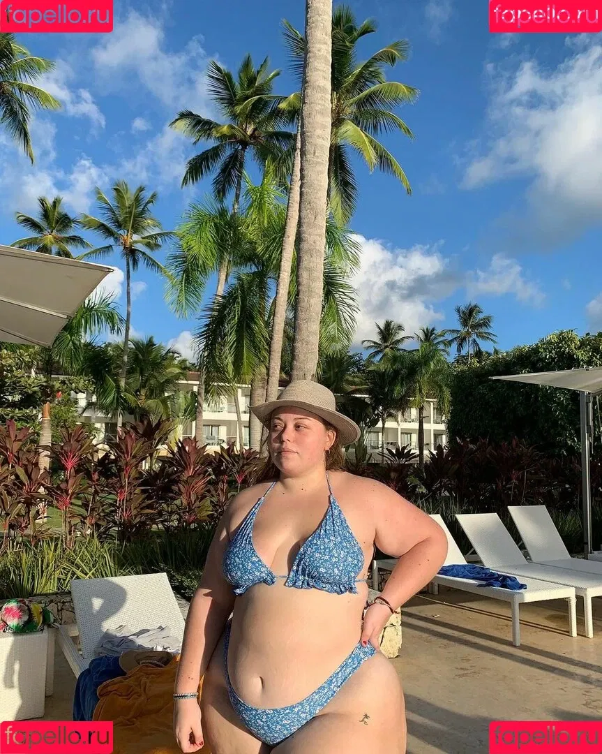 LuciaMaison Onlyfans Photo Gallery 
