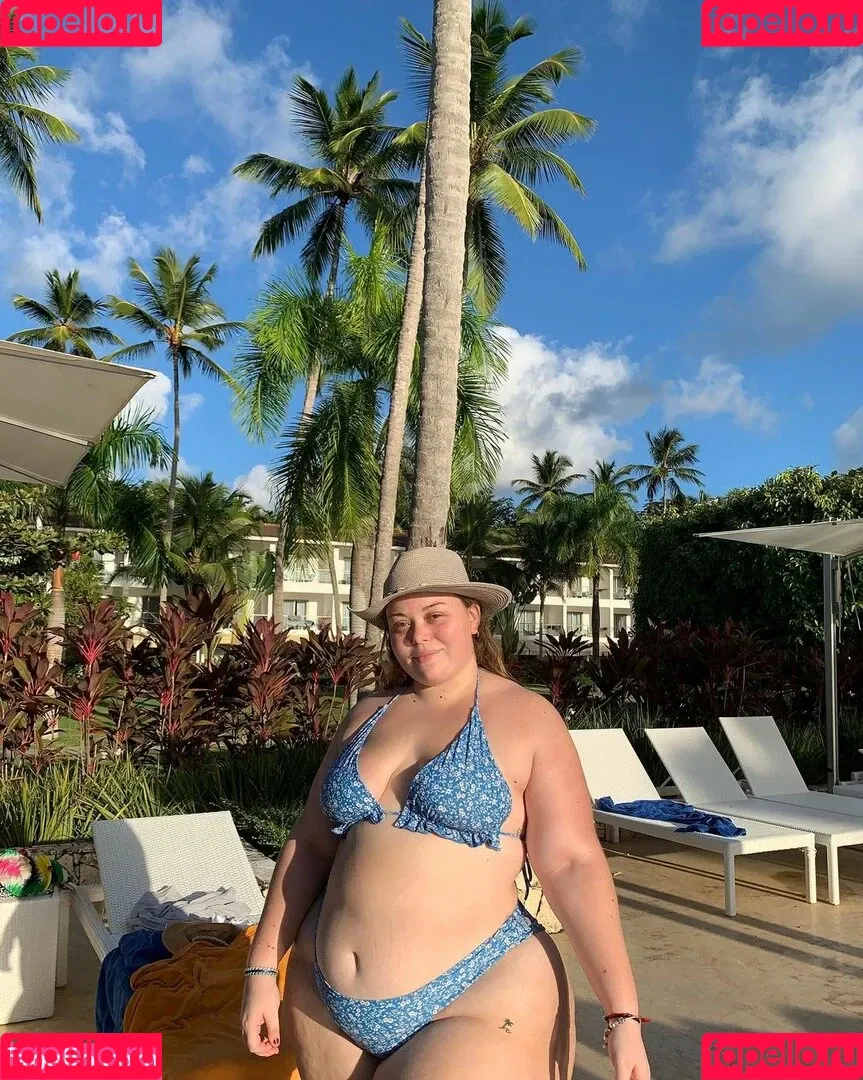 LuciaMaison Onlyfans Photo Gallery 