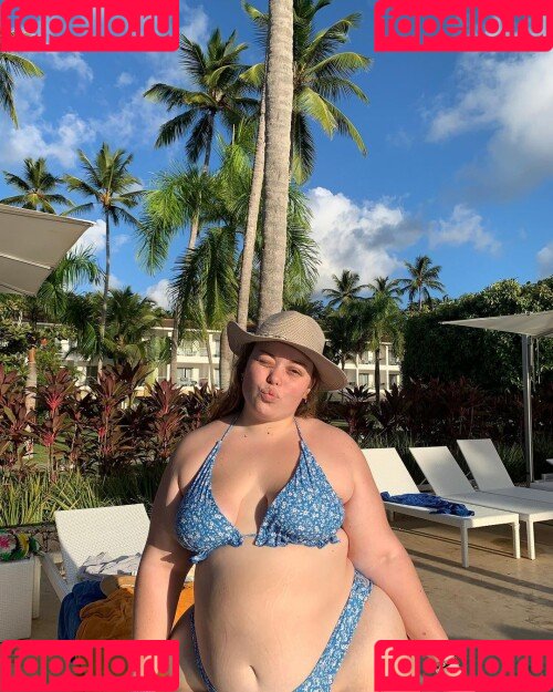 LuciaMaison Onlyfans Photo Gallery 