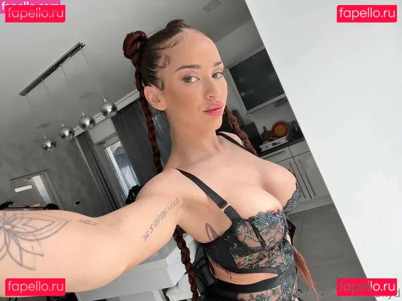 GeishaKyd Onlyfans Photo Gallery 