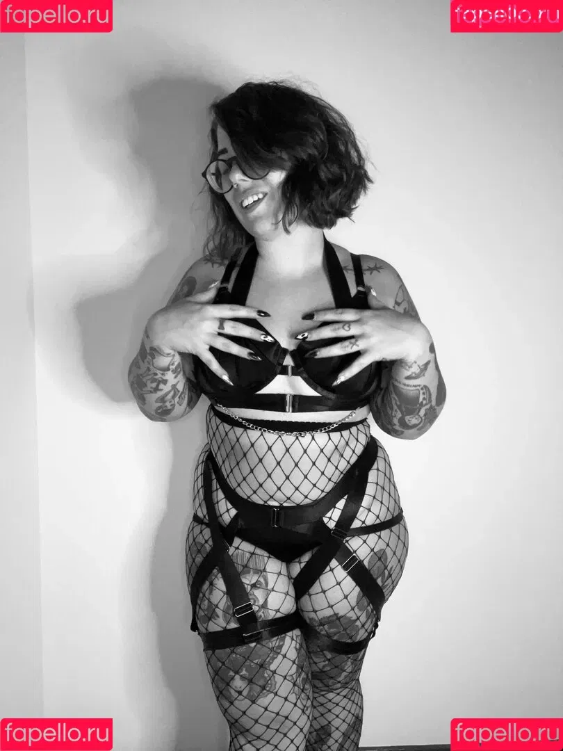 Stepstool Sarah Onlyfans Photo Gallery 