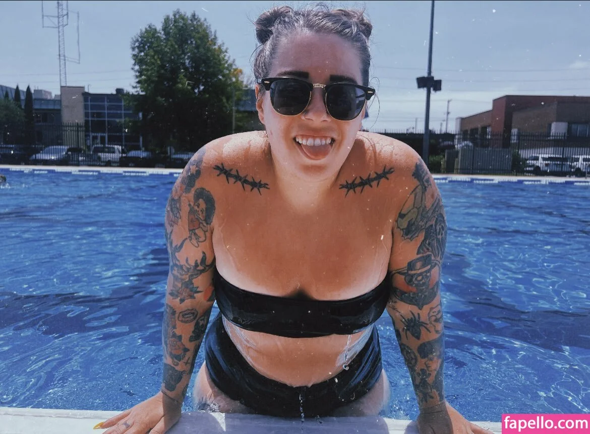 Stepstool Sarah Onlyfans Photo Gallery 