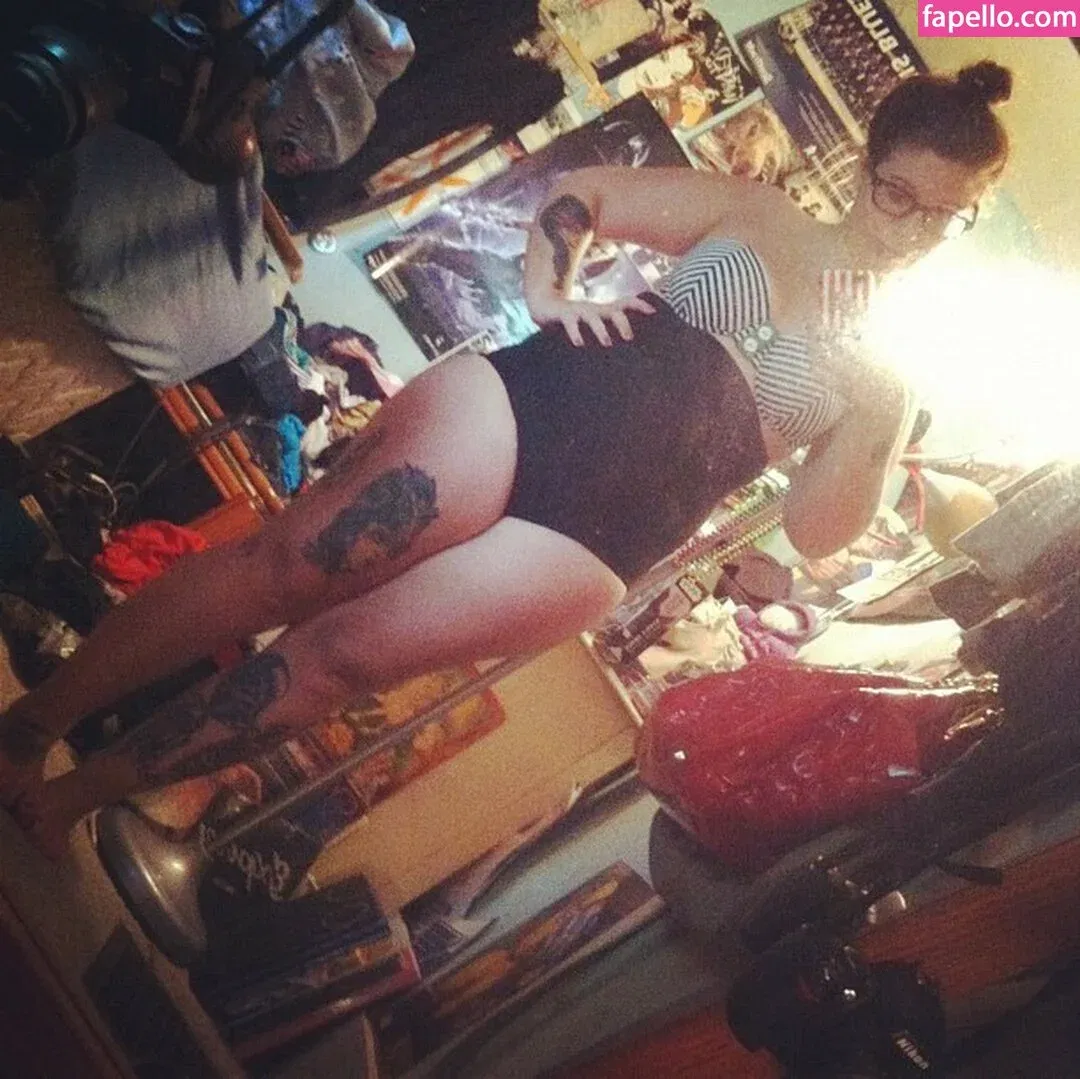 Stepstool Sarah Onlyfans Photo Gallery 