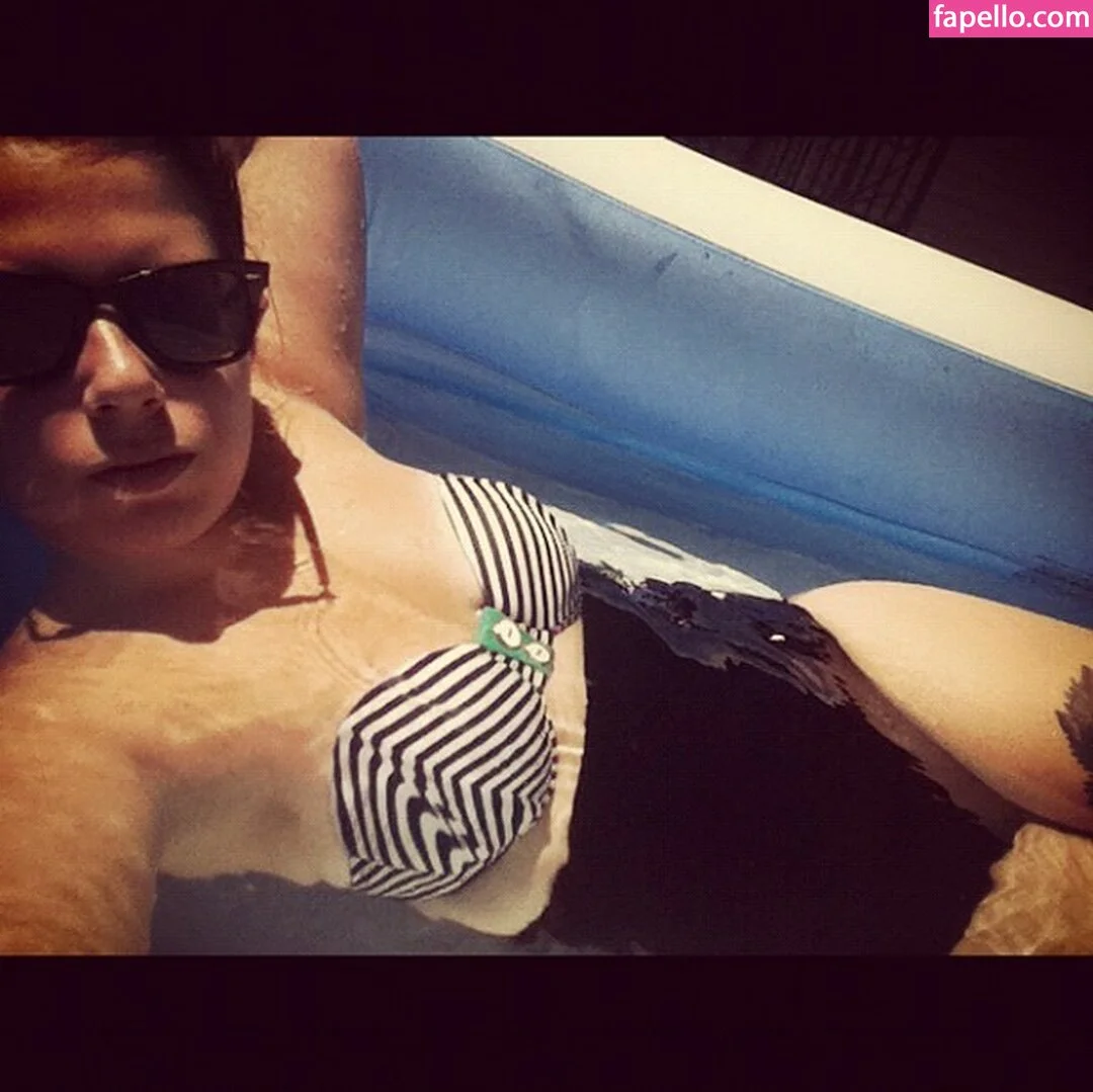 Stepstool Sarah Onlyfans Photo Gallery 