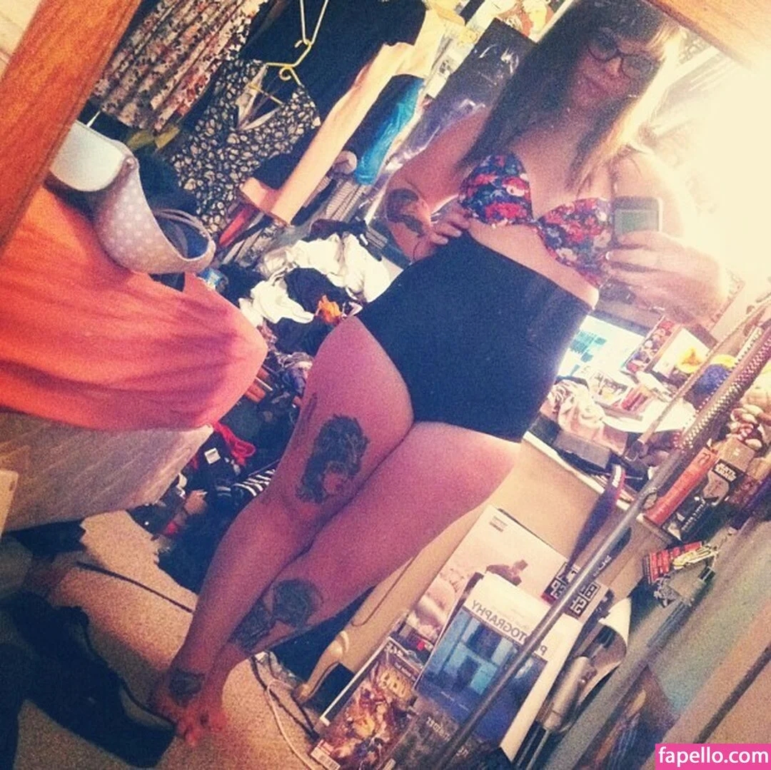 Stepstool Sarah Onlyfans Photo Gallery 