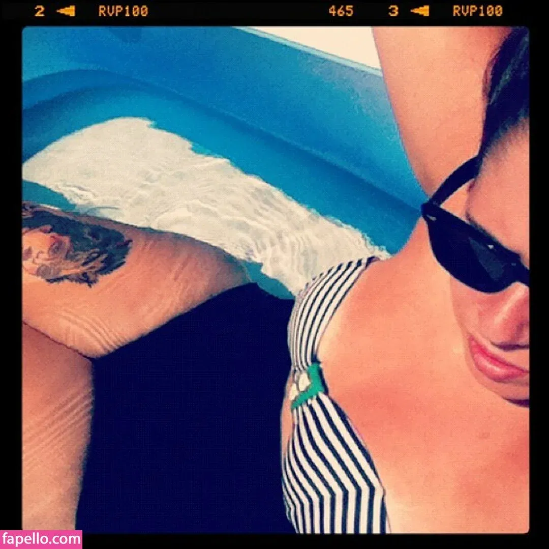 Stepstool Sarah Onlyfans Photo Gallery 