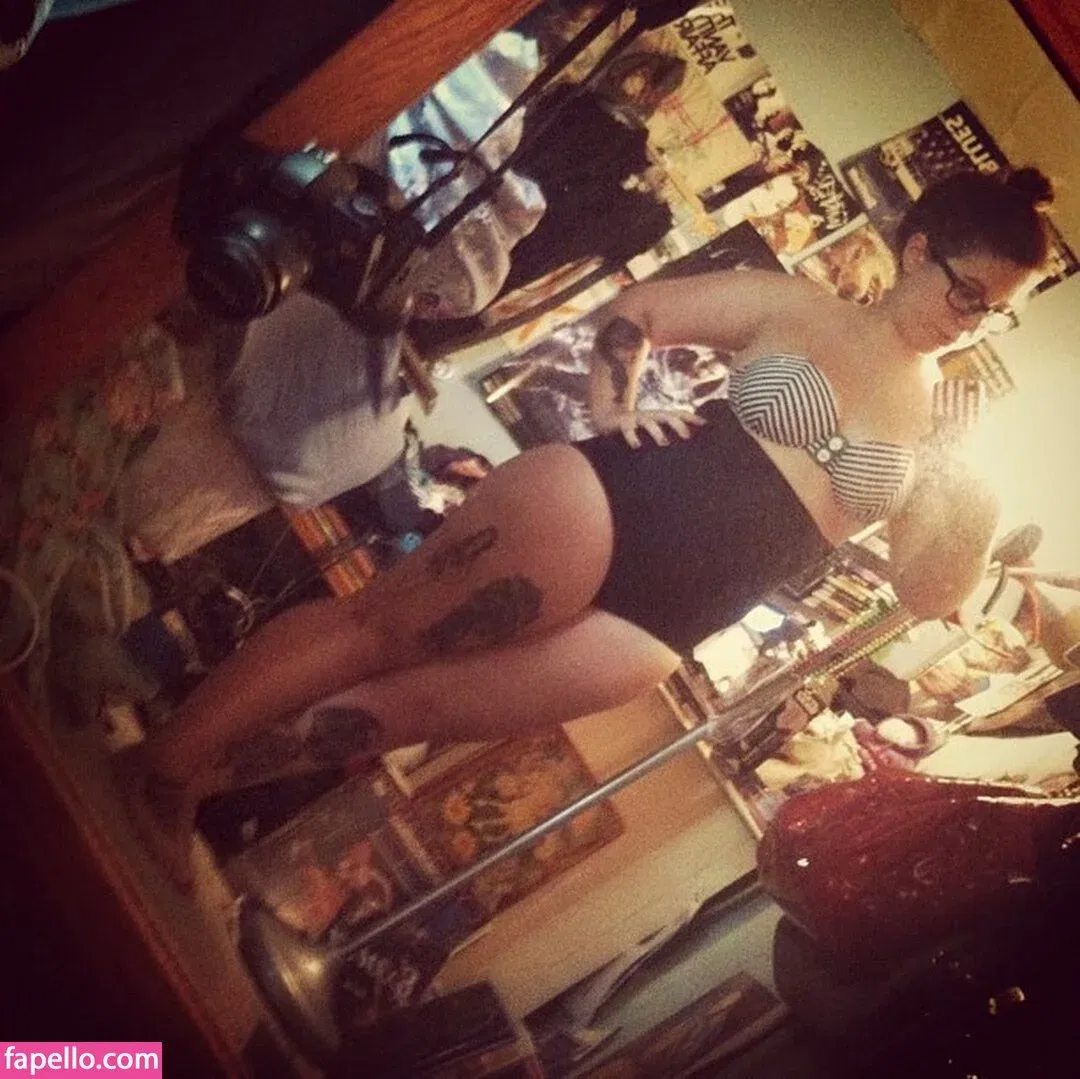 Stepstool Sarah Onlyfans Photo Gallery 