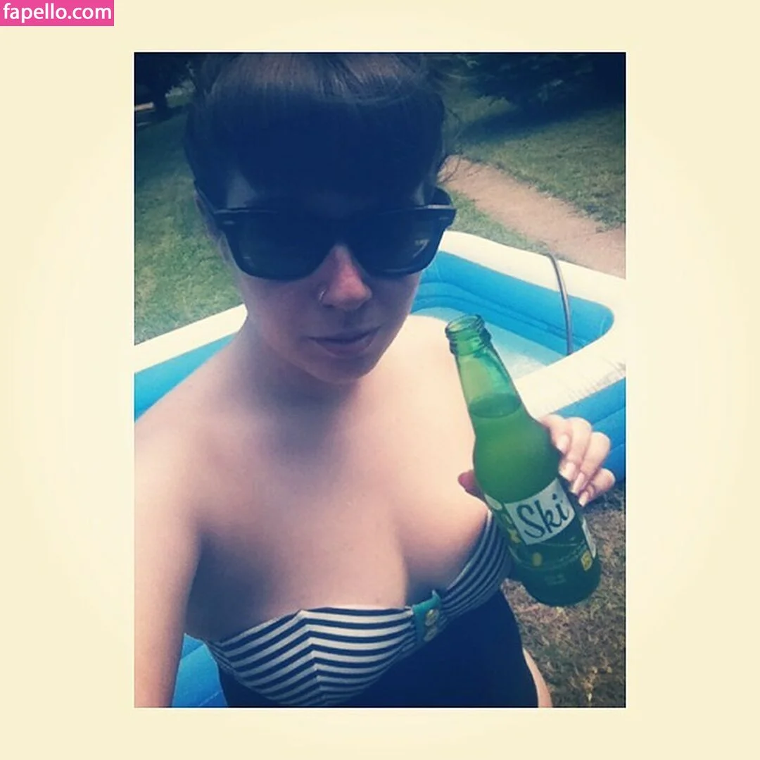 Stepstool Sarah Onlyfans Photo Gallery 