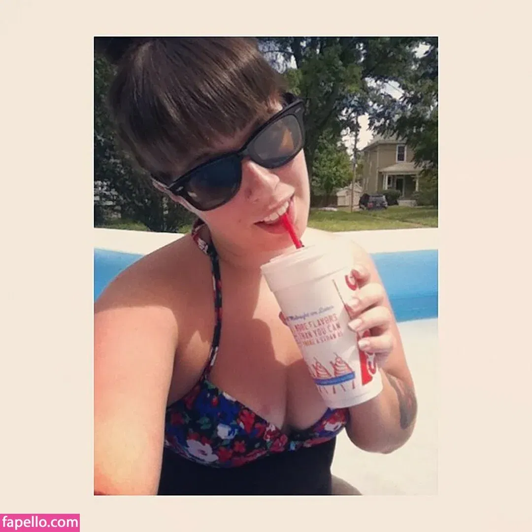 Stepstool Sarah Onlyfans Photo Gallery 