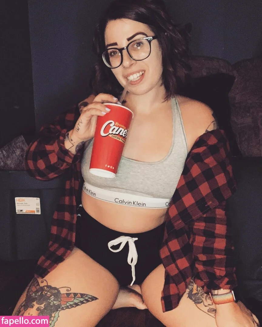 Stepstool Sarah Onlyfans Photo Gallery 