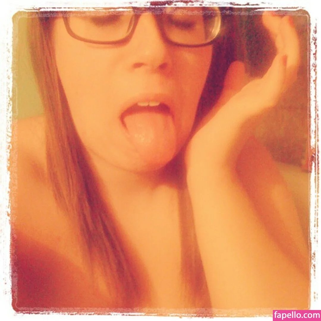 Stepstool Sarah Onlyfans Photo Gallery 