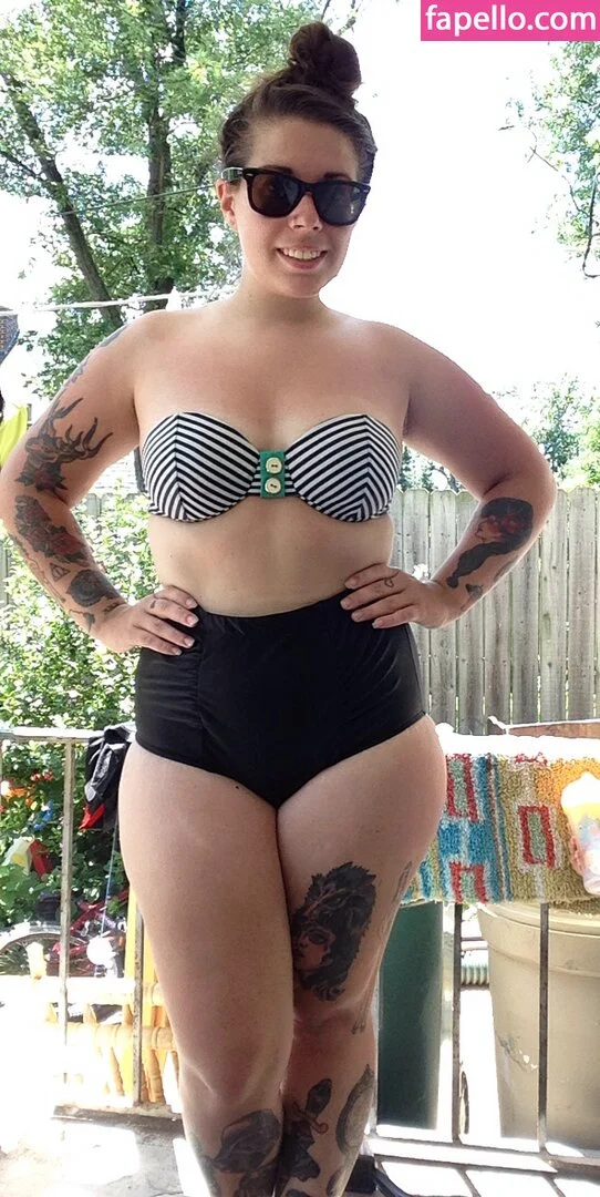 Stepstool Sarah Onlyfans Photo Gallery 