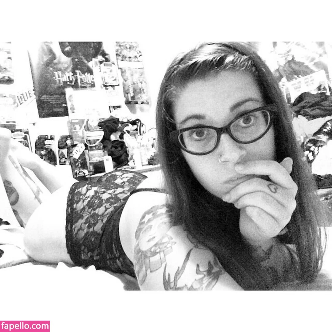 Stepstool Sarah Onlyfans Photo Gallery 