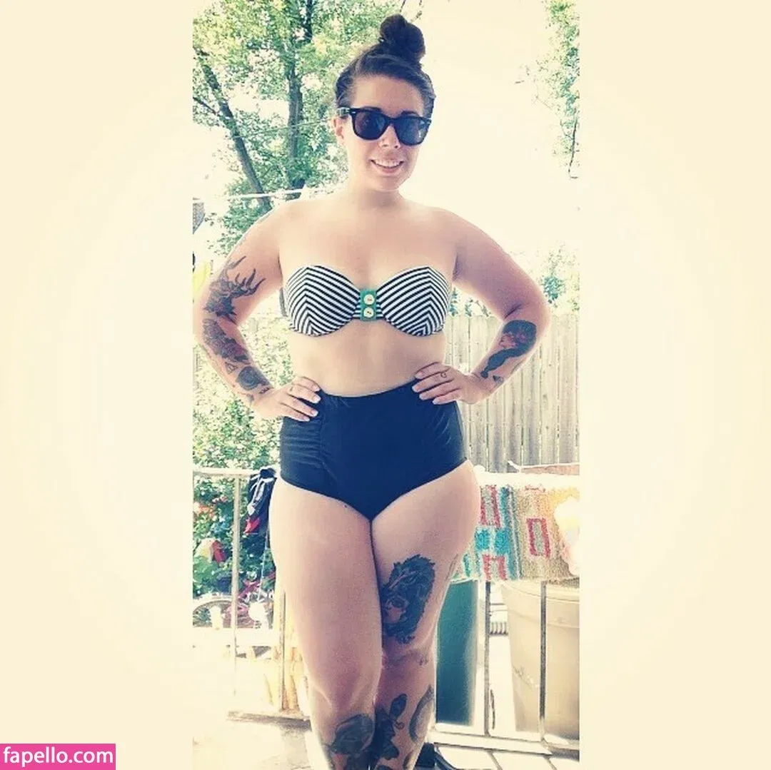 Stepstool Sarah Onlyfans Photo Gallery 