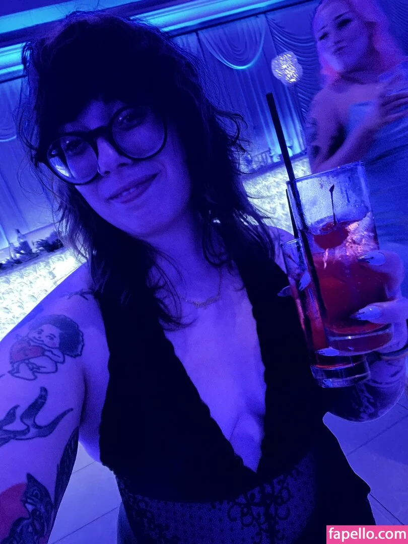 Stepstool Sarah Onlyfans Photo Gallery 