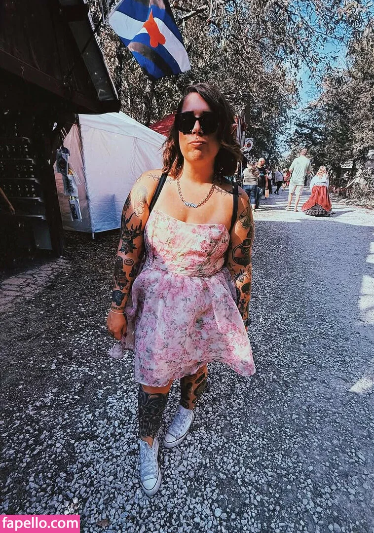 Stepstool Sarah Onlyfans Photo Gallery 