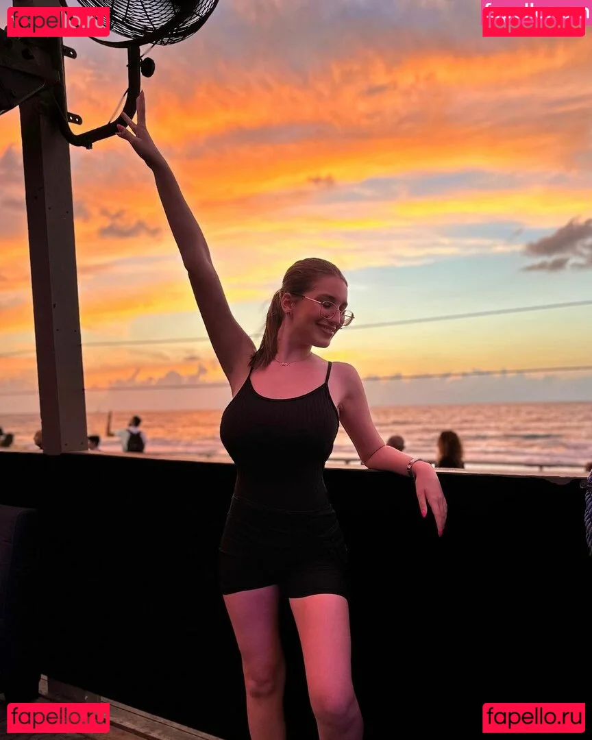 Shira Shabat Onlyfans Photo Gallery 