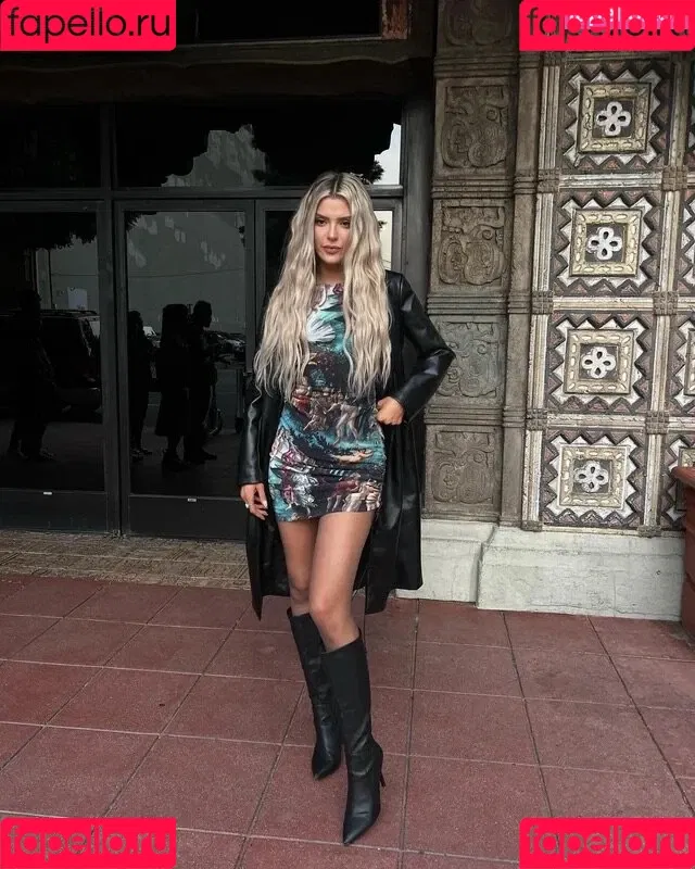 Alissa Violet Onlyfans Photo Gallery 