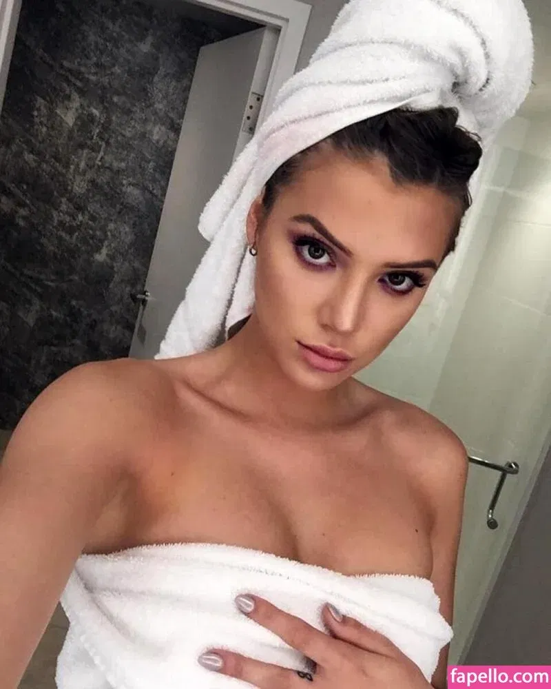 Alissa Violet Onlyfans Photo Gallery 