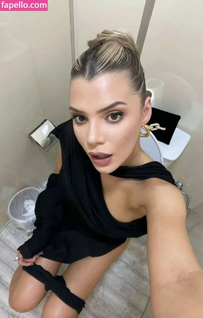 Alissa Violet Onlyfans Photo Gallery 