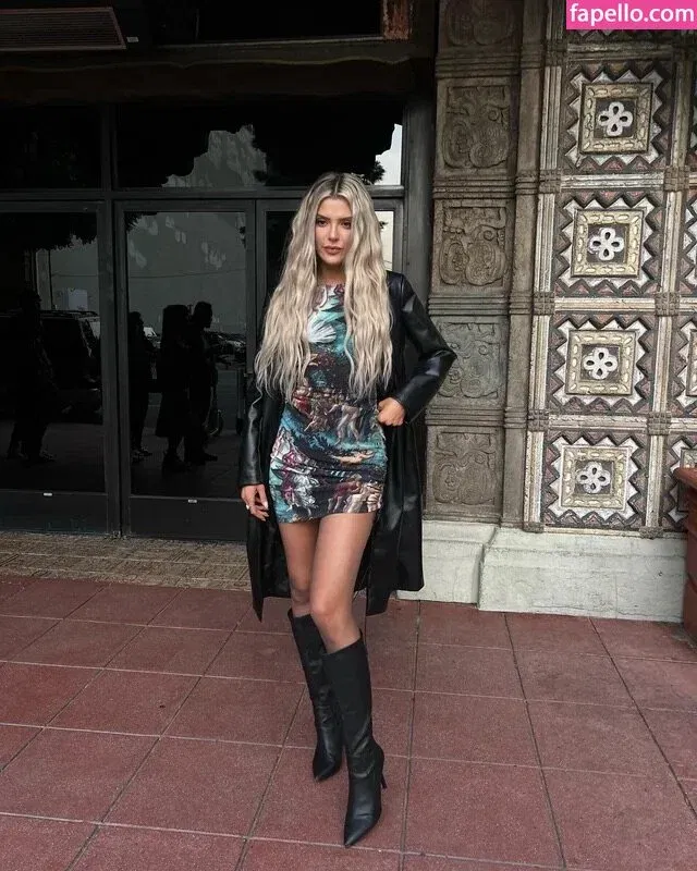 Alissa Violet Onlyfans Photo Gallery 