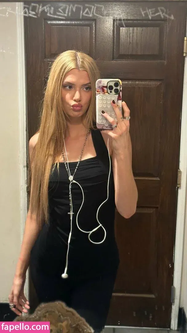 Alissa Violet Onlyfans Photo Gallery 