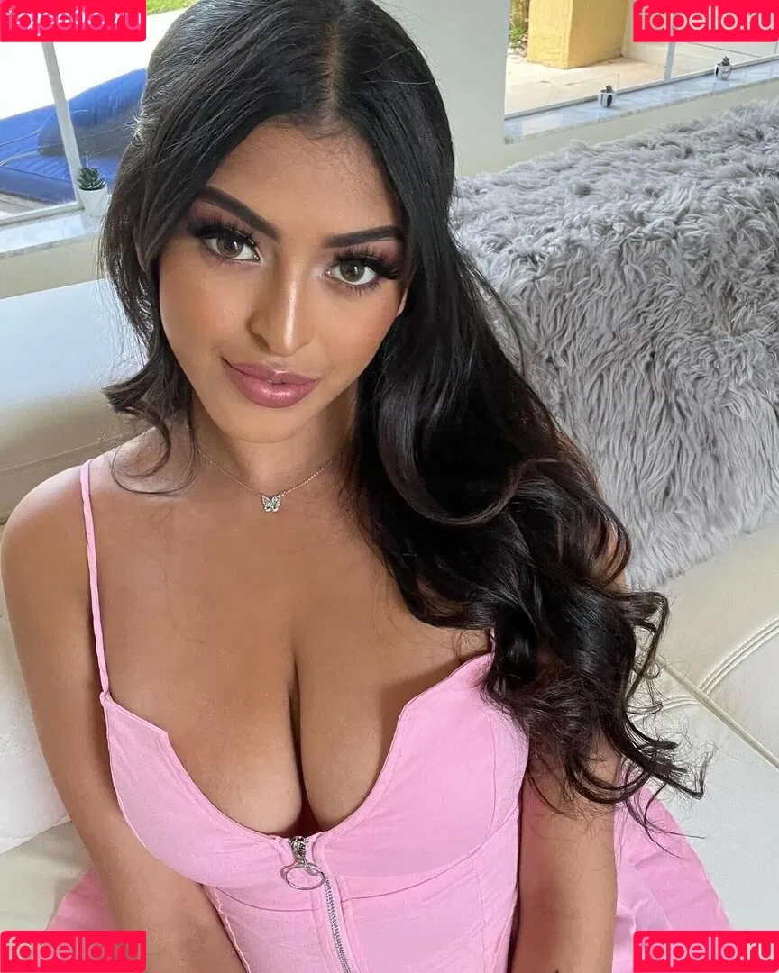 Sophia Leone Onlyfans Photo Gallery 