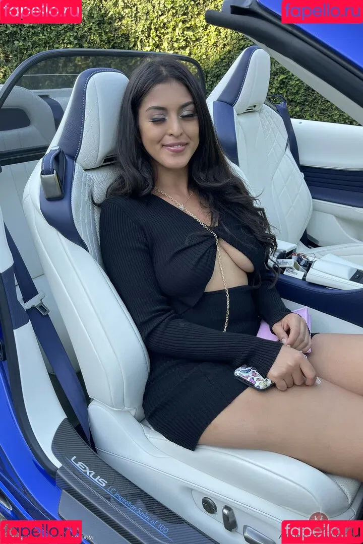 Sophia Leone Onlyfans Photo Gallery 
