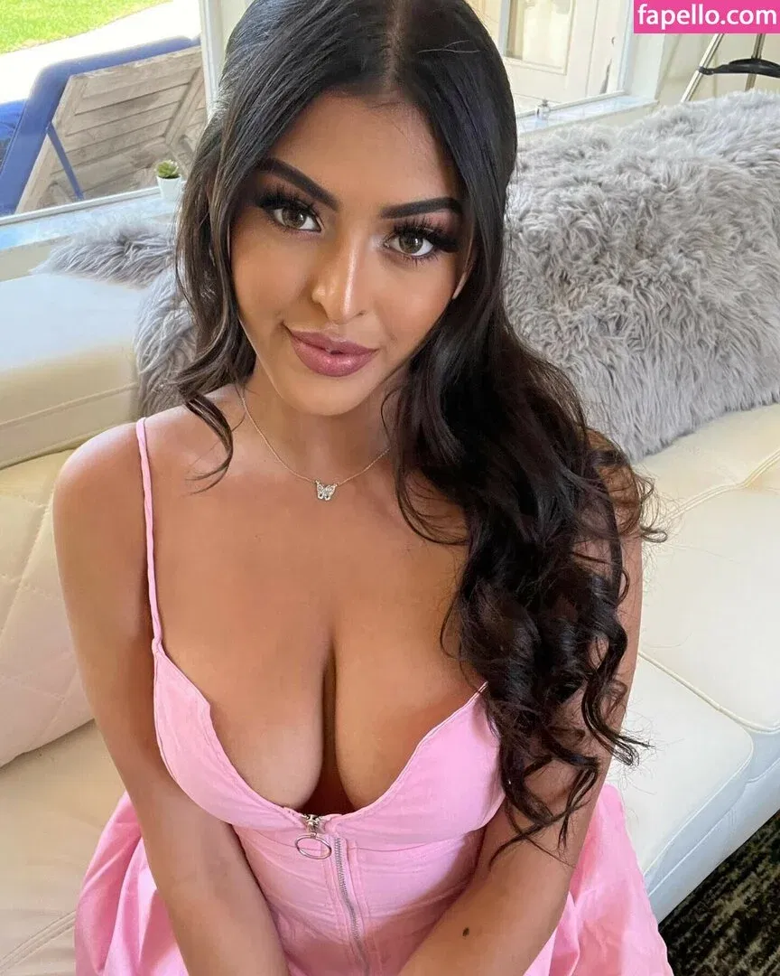 Sophia Leone Onlyfans Photo Gallery 