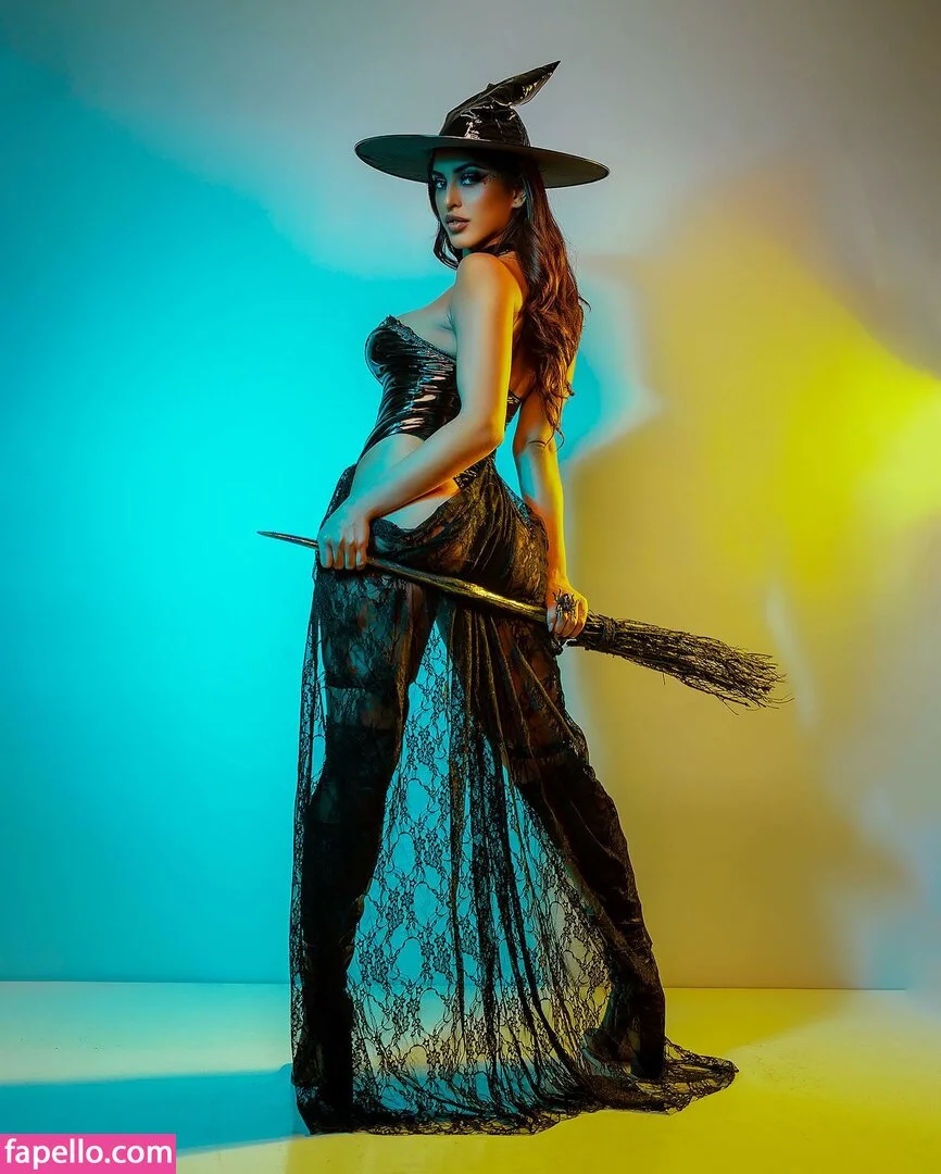 Sophia Leone Onlyfans Photo Gallery 