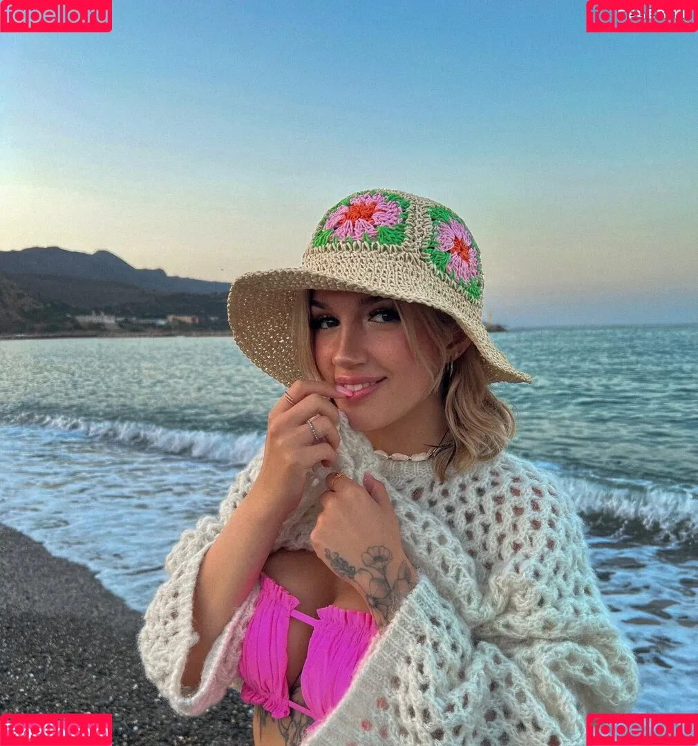 Kunshikitty Onlyfans Photo Gallery 