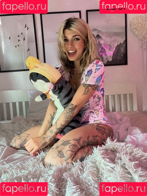 Kunshikitty Onlyfans Photo Gallery 