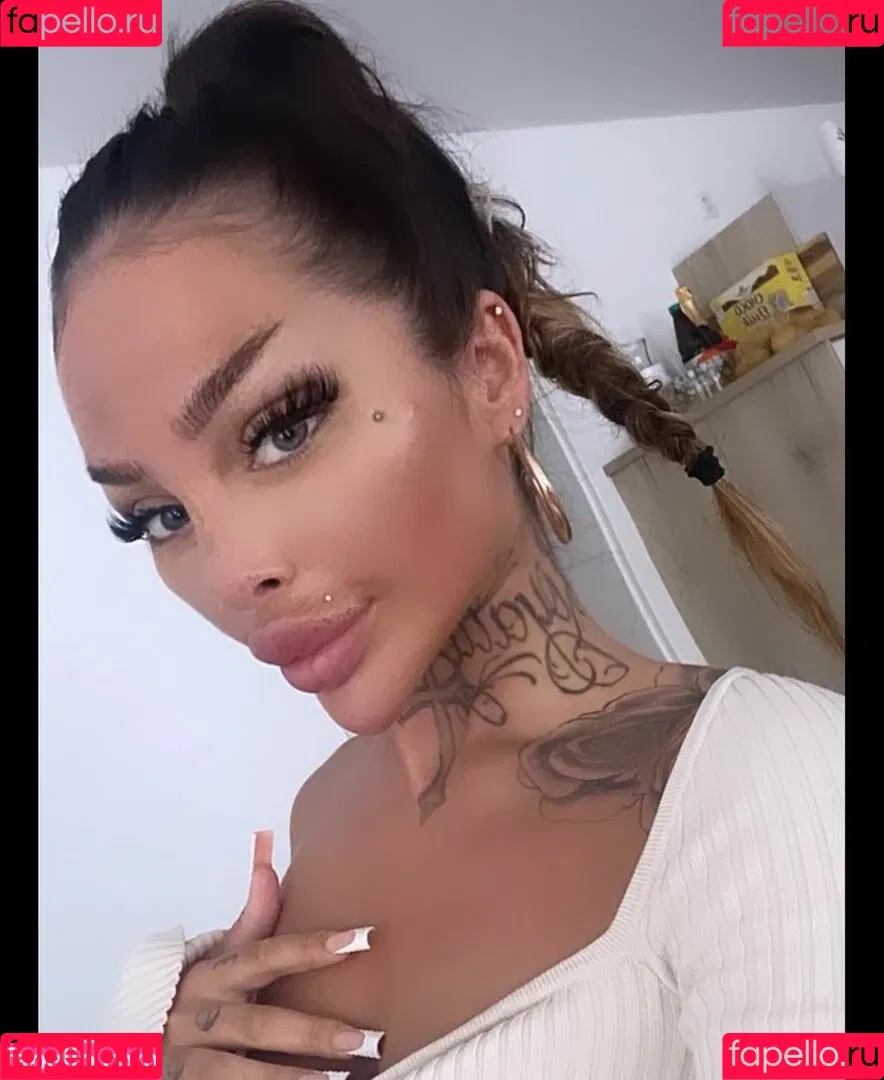 lola_official Onlyfans Photo Gallery 