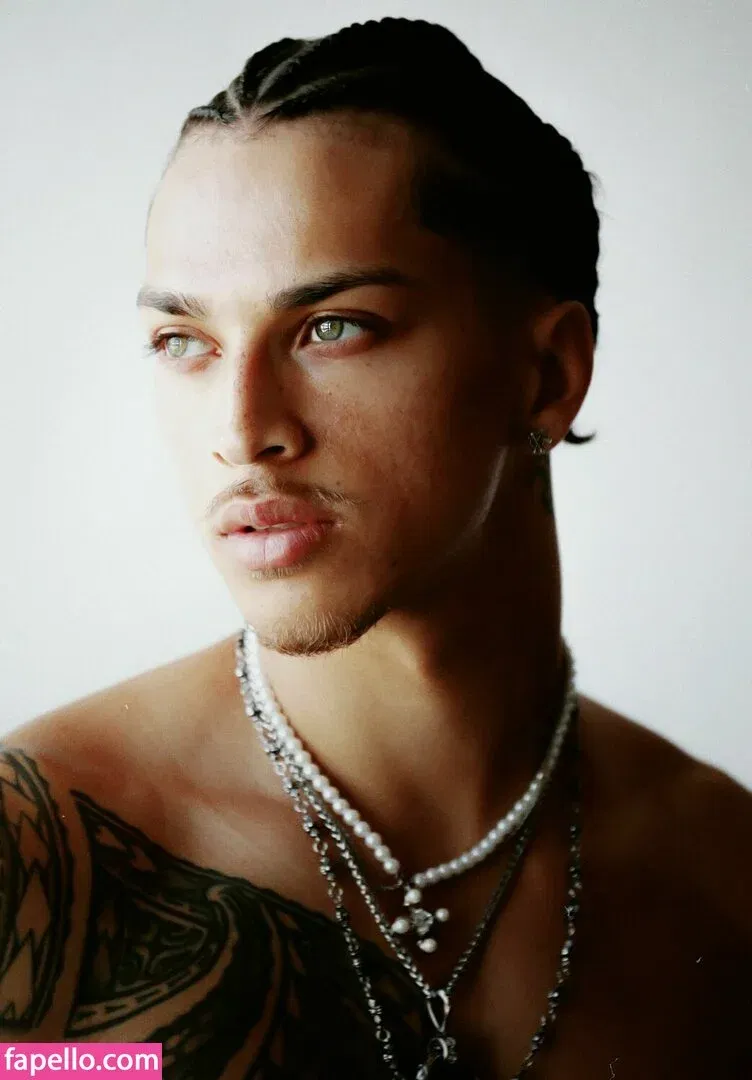 Paris Dylan Onlyfans Photo Gallery 