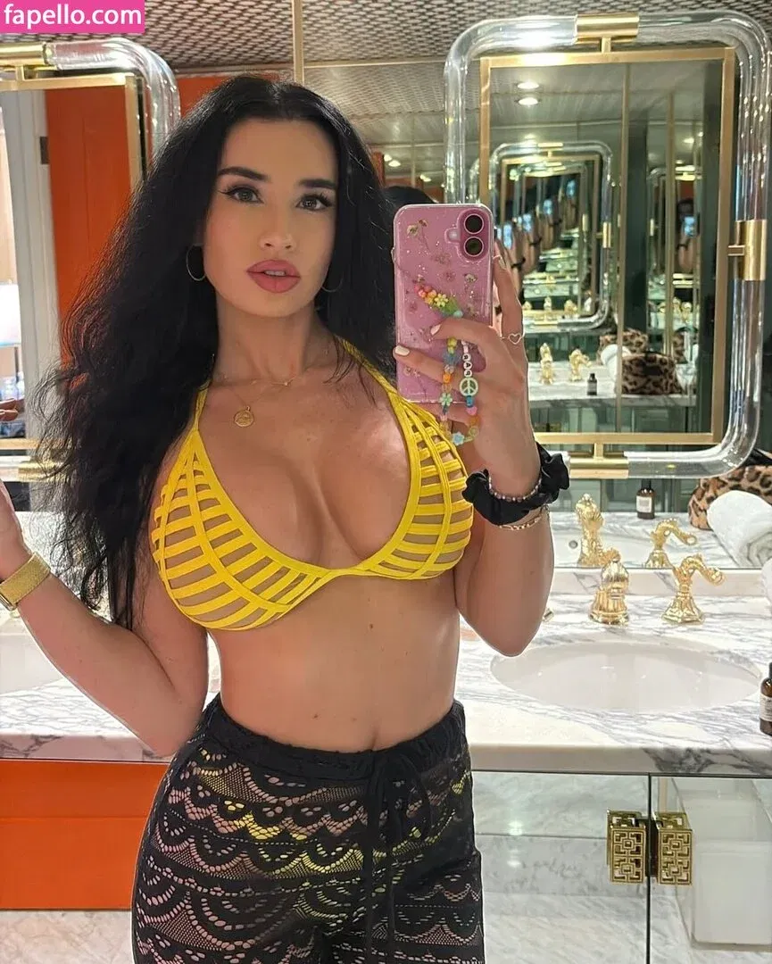 Paris Dylan Onlyfans Photo Gallery 