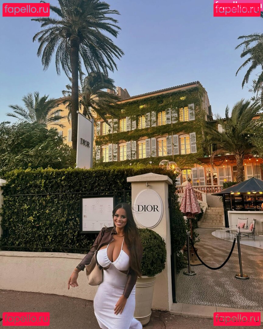 Carolina Barros Nude Onlyfans Photo 27