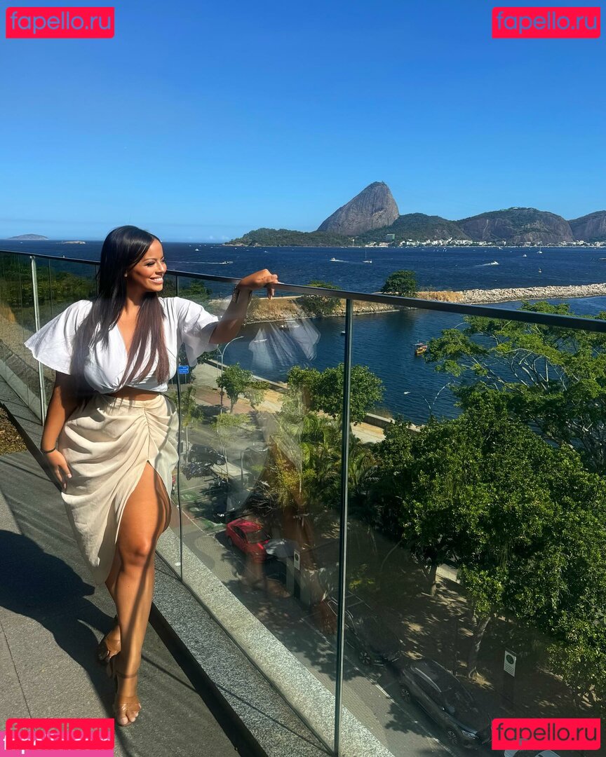 Carolina Barros Nude Onlyfans Photo 26