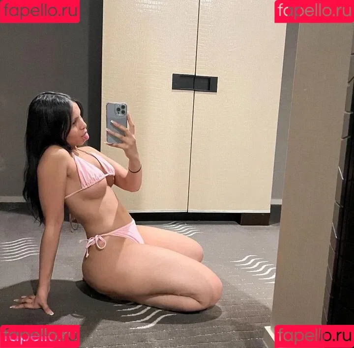 Yasmin Adelina Onlyfans Photo Gallery 