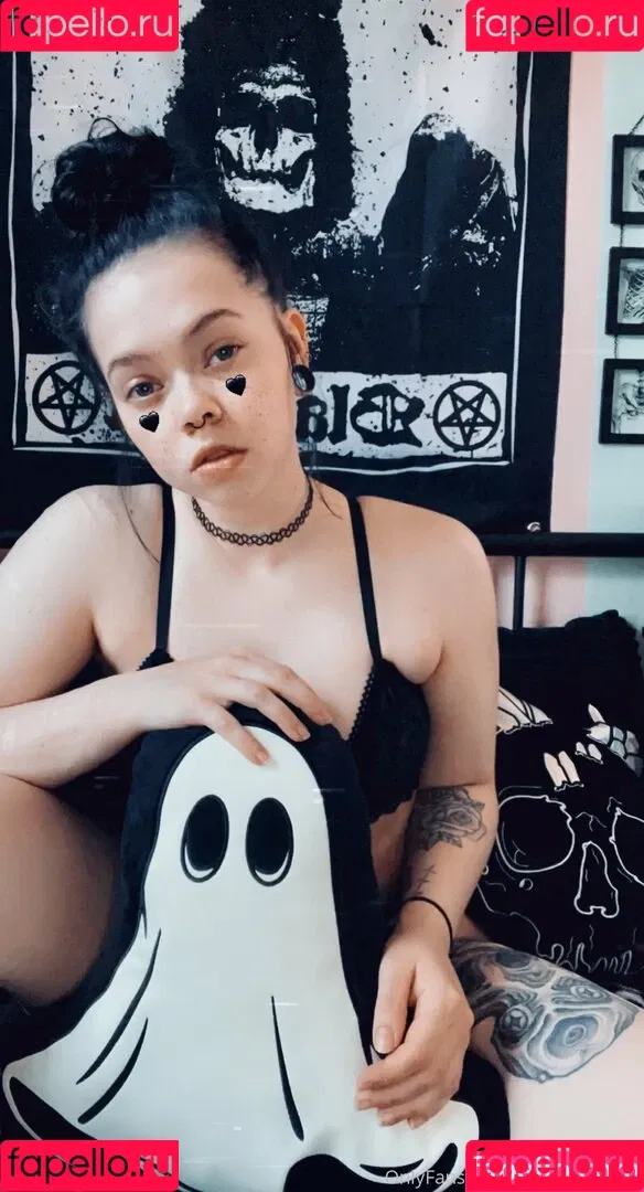smokewitch13 Onlyfans Photo Gallery 
