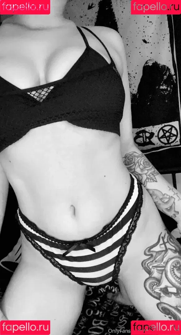 smokewitch13 Onlyfans Photo Gallery 